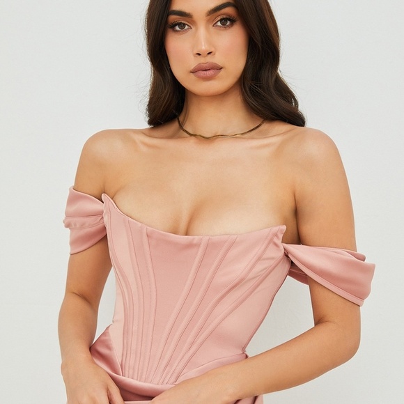 HOUSE OF CB | Luxury 'LORETTA' Satin Off Shoulder Dress in Blush Pink | Size XS - Picture 4 of 16